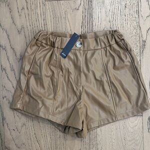 Elegant High Waist Tan Shorts by Akaiv
